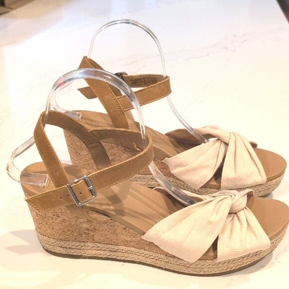 UGG Joslyn Platform Wedge Sandals In Cream & Tan Size 11 - Picture 1 of 9